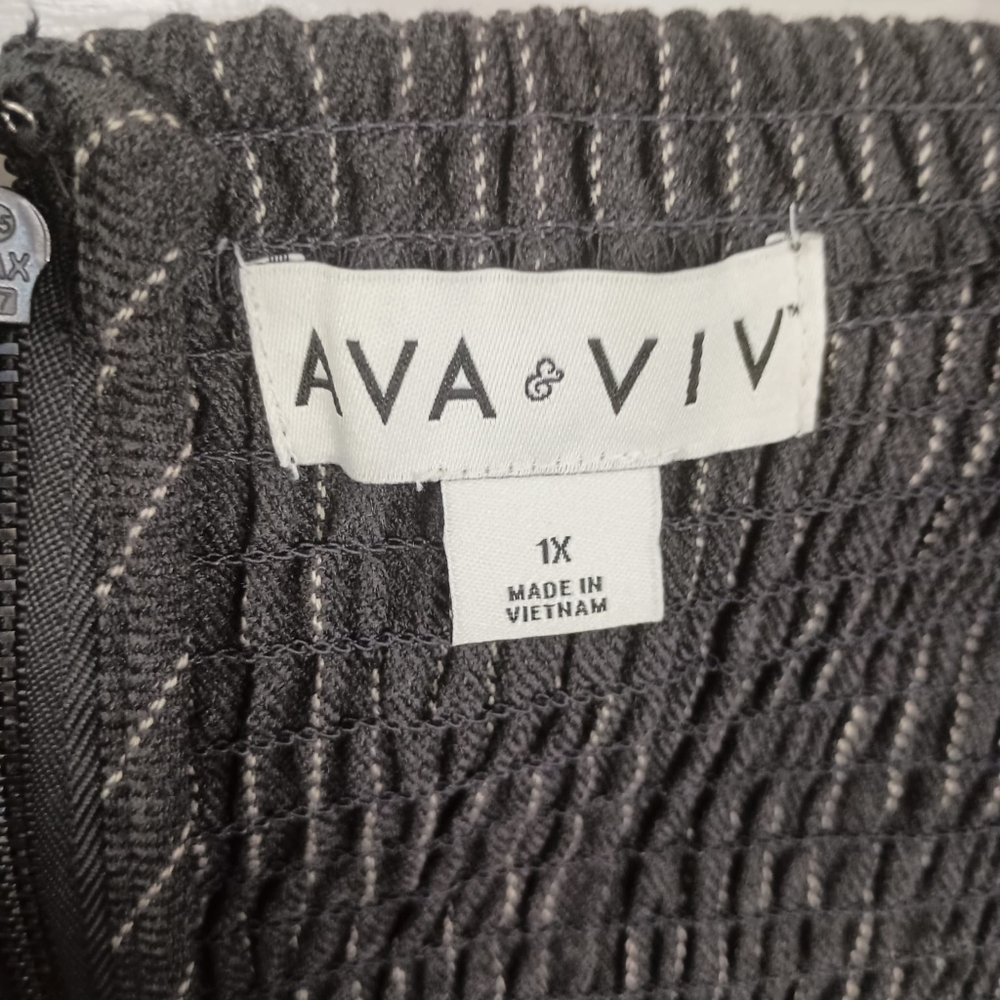 NWT Ava & Viv Gray Pinstripe Sleeveless Dress Size 1X - Picture 4 of 7